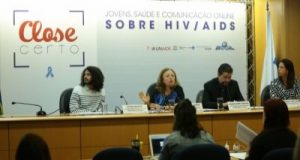 20093,governo-lanca-projeto-de-educacao-sexual-para-usuarios-de-aplicativo-gay-2