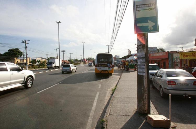 Ponto de A?nibus em PortA?o, onde jovem foi espetada pelo a�?manA�acoa��
