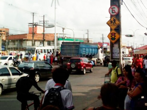 Idosa A� atendida pelo Samu nesta terA�a-feira (Foto: Gerson Santos)