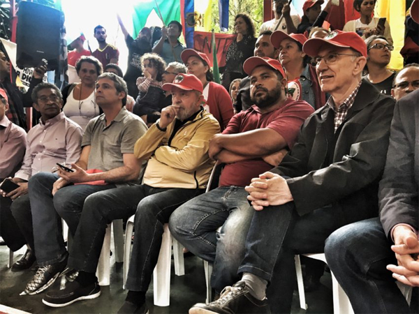 Lula ouve discursos na Escola Nacional Florestan Fernandes
