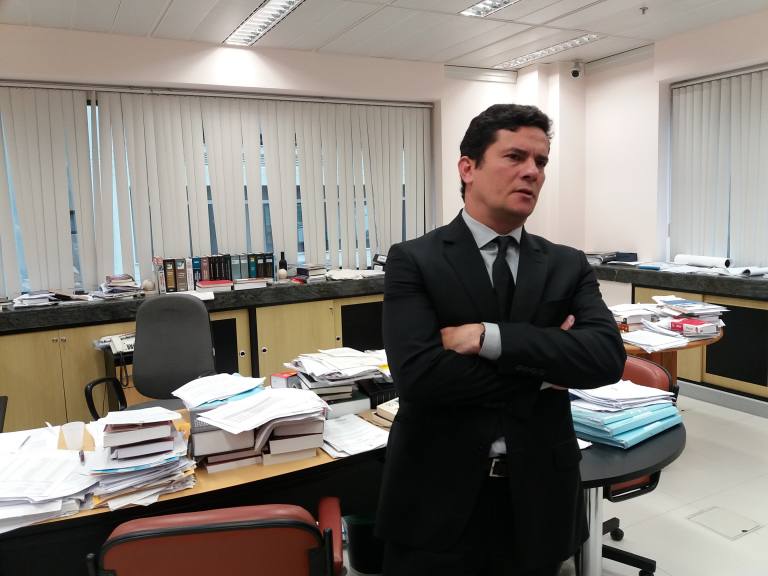 O juiz SA�rgio Moro, em seu gabinete na JustiA�a Federal, em Curitiba / Fotos: Ricardo Brandt/EstadA?o