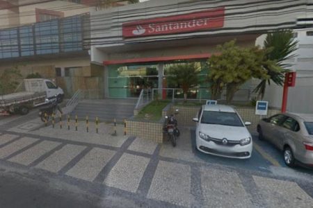 Bandidos arrombaram a agA?ncia e ignoraram os caixas eletrA?nicos