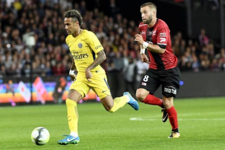 Neymar brilha, marca gol e dA? assistA?ncia na estreia pelo PSG: a�?JA? me sinto em casaa�?