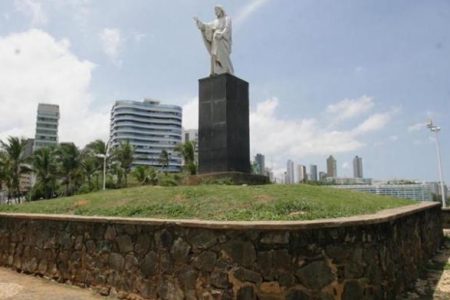 Homem A� assaltado e esfaqueado no bairro da Barra