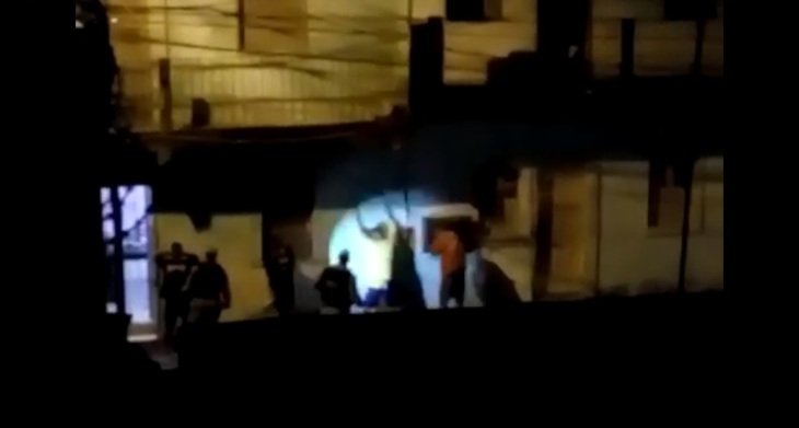 Vídeo mostra policiais agredindo quatro rapazes (Foto: Reprodução)