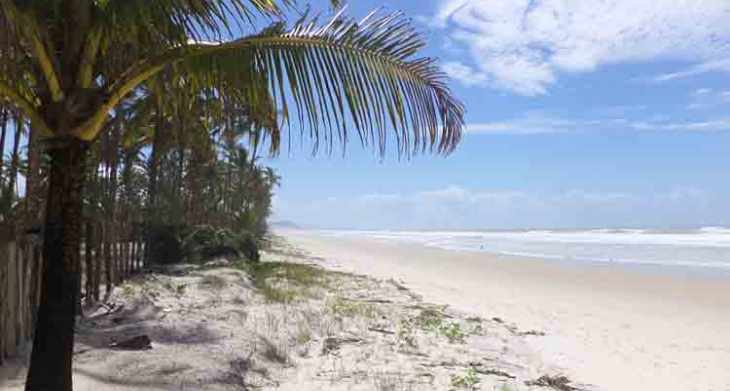 Policial Militar e filho morreram afogados na Praia de Barramares em Ilhéus (Foto: Reprodução / Brasilheus)