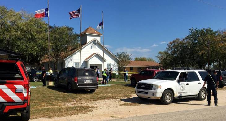 Igreja na cidade de Sutherland Springs, no Texas, onde ocorreu o atentado (Foto: Reprodução / Twitter Sarah Rosario)