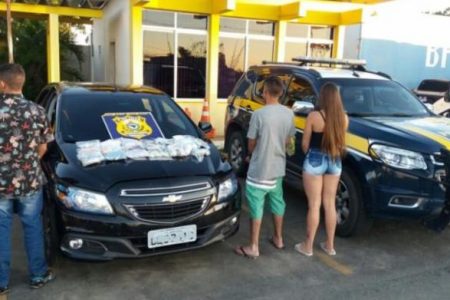 PRF apreende R$ 1 milhA?o em drogas que iriam para festa no sul da Bahia