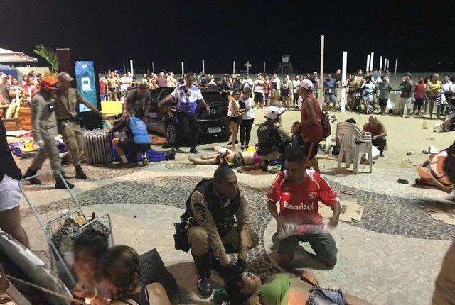 Carro atropela ao menos 15