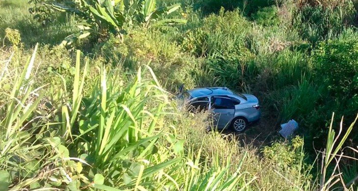 Turistas morreram em acidente no município de Itabela (Foto: Divulgação/PRF-BA)