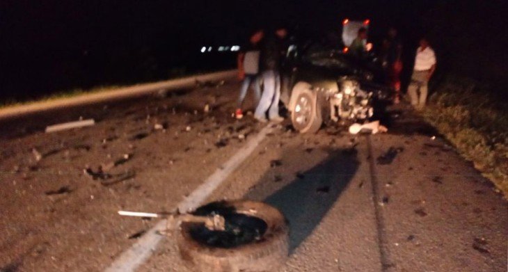 Motorista morre após batida na BR-116, em Vitória da Conquista (Foto: Blog do Leo Santos)