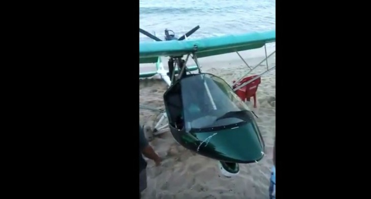 Vídeo mostra ultraleve envolvido em acidente em praia de Santa Cruz Cabrália (Foto: Reprodução / YouTube)