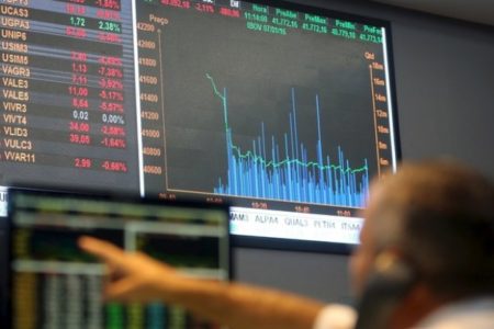 Índices da China fecham em alta após suporte do Banco Central dos EUA