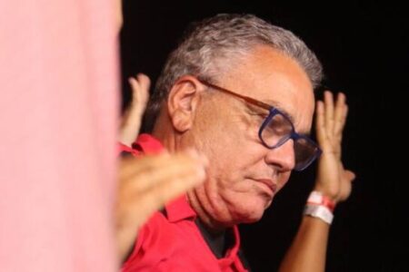 Apoiadores de Paulo Carneiro deixam gestão do Vitória