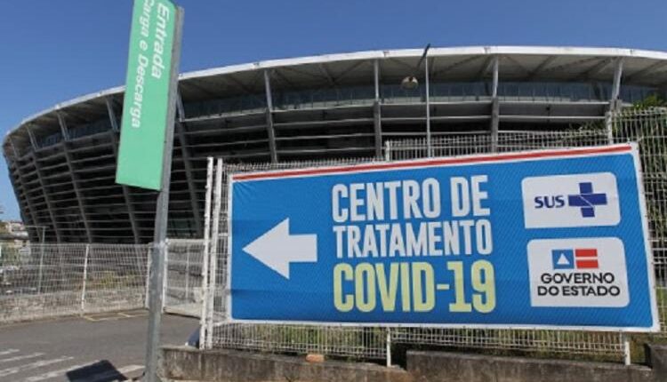 Teto desaba em hospital de campanha