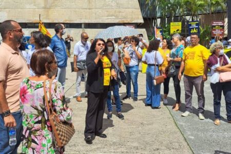 Trabalhadores da rede estadual de Educação mantêm paralisação pelo pagamento dos precatórios