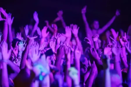 Projeto propõe obrigatoriedade de contratação de artistas locais em eventos com verba pública