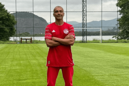 Romário retorna aos gramados pelo America-RJ na segunda divisão do carioca