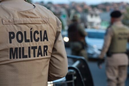 Policial baleado e suspeito morto em confronto na Estrada das Barreiras
