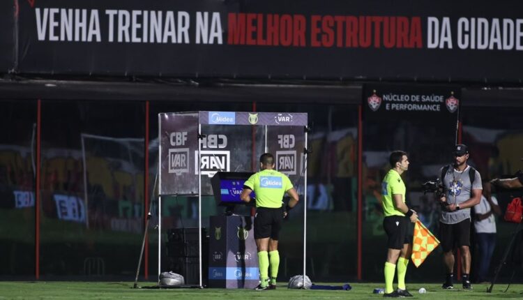 Palmeiras rebate críticas do Vitória, defende arbitragem e alega "tentativa de desmerecer vitória legítima"