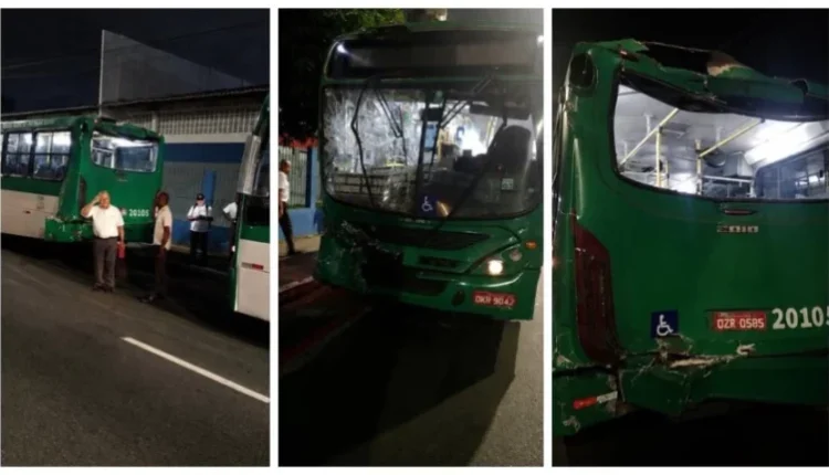 Ônibus envolvidos em colisão na Avenida San Martin em Salvador