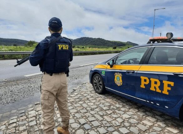 Agente da PRF na BR-324