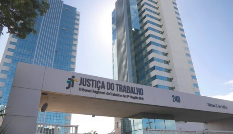 Cobrança de estacionamento no Fórum 2 de Julho gera reação da OAB-BA