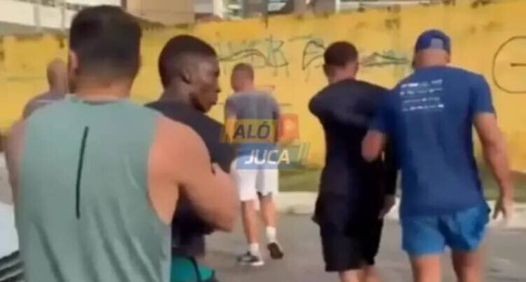 Homens detidos na orla de Salvador