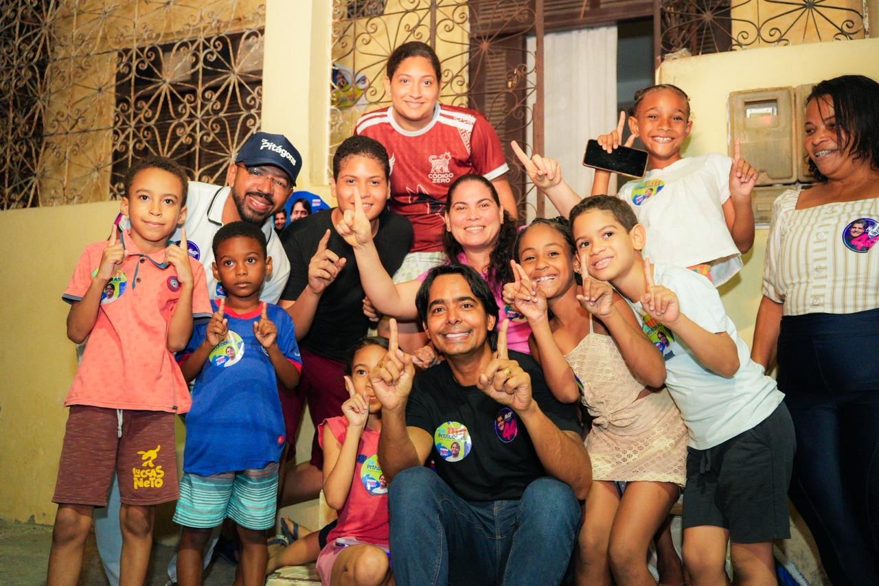 Famílias da Rua Wanderley de Araújo Pinho recebem Dr. Pitágoras em frente de casa