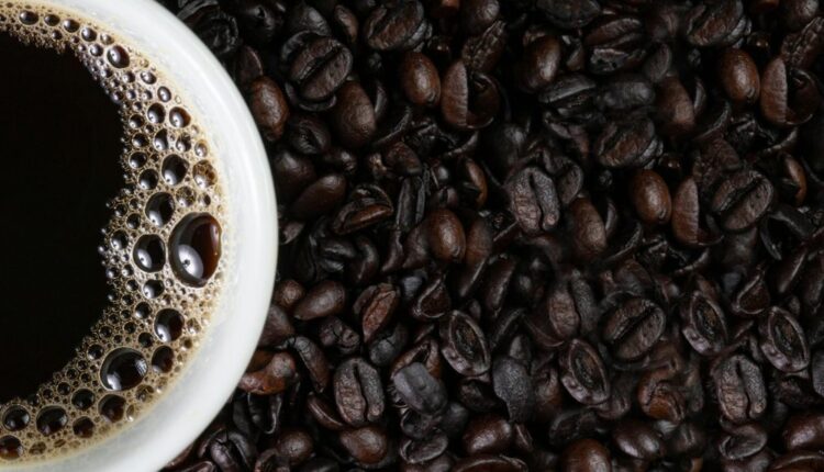Quem bebe café tem menos gordura e mais massa muscular, diz estudo