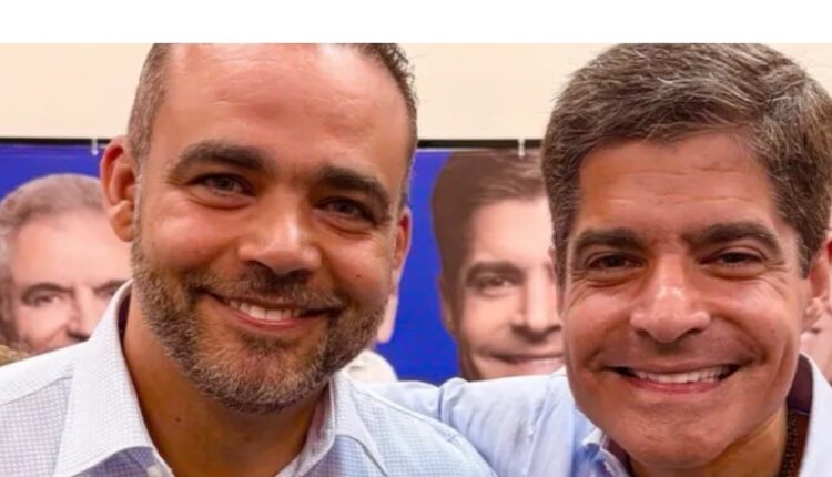 O candidato a deputado estadual Rosalvo durante ato de campanha