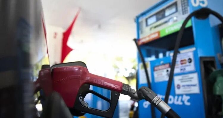 Bomba de combustível em posto