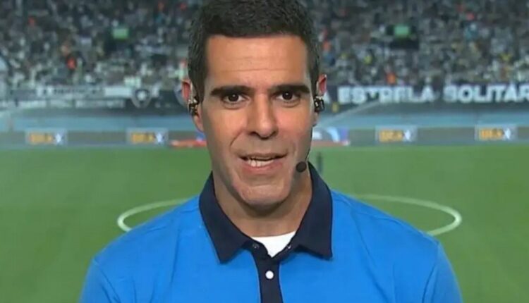 O narrador Paulo Andrade em transmissão esportiva