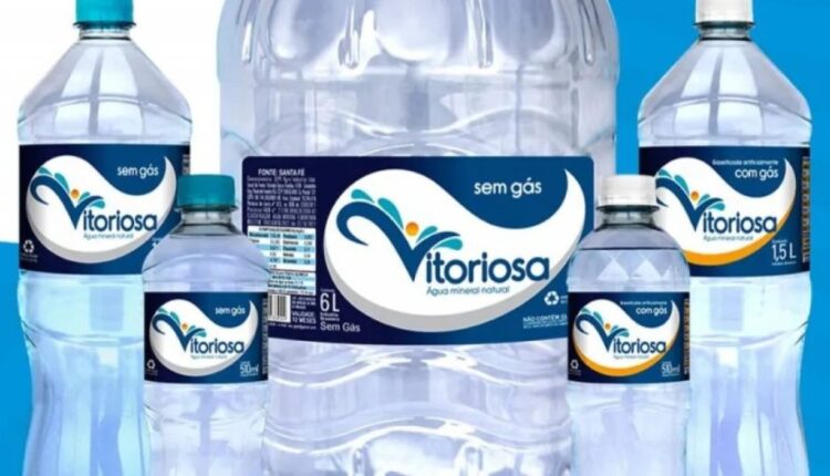 Anvisa proíbe lote de água mineral após detecção de coliformes