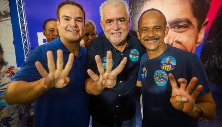 Cacá Leão, João Leão e o vereador Coca Branco durante o encontro de lideranças em Itinga, em Lauro de Freitas