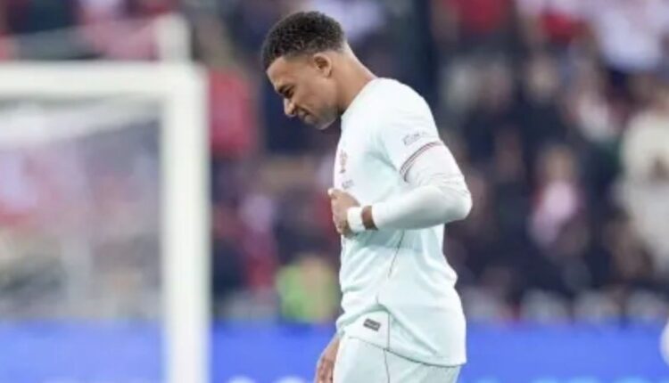 Kylian Mbappé em campo