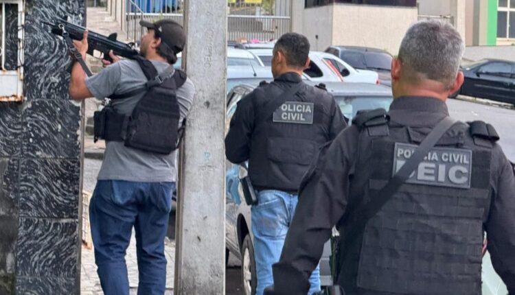 Operação mira grupo que extorquia turistas no Farol da Barra