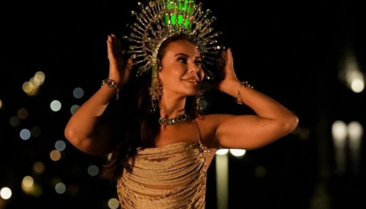 Paolla Oliveira em desfile de Carnaval