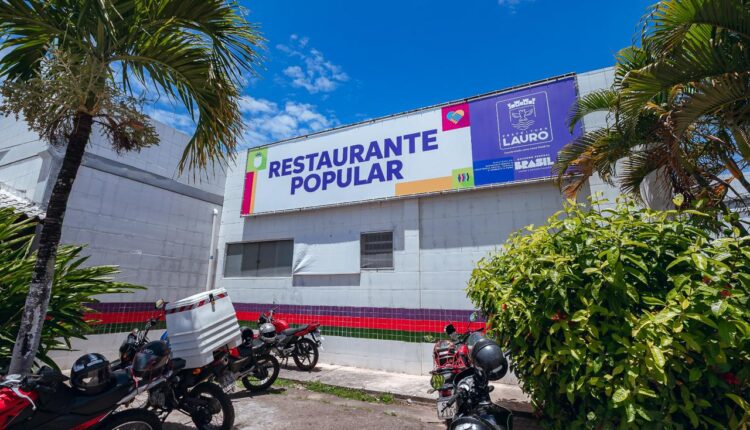 Fachada do Restaurante Popular de Lauro de Freitas, na Rua Euvaldo Santos Leite, no Centro