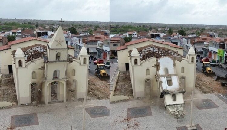 Demolição da Igreja Matriz de Santo Antônio de Pádua em Retirolândia