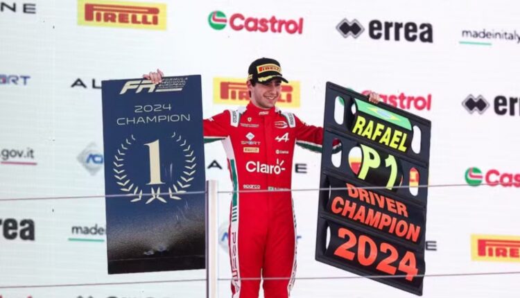 Rafael Câmara comemora título no automobilismo