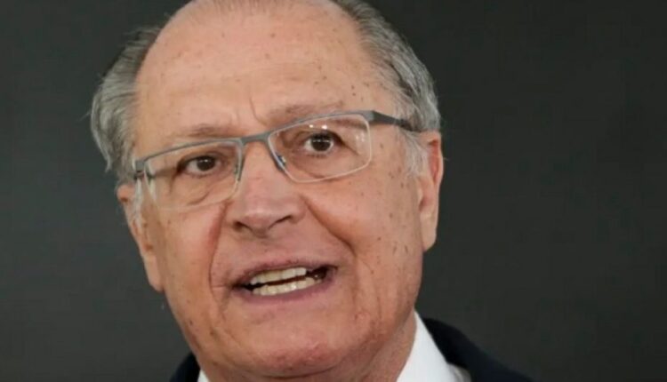 Geraldo Alckmin fala à imprensa