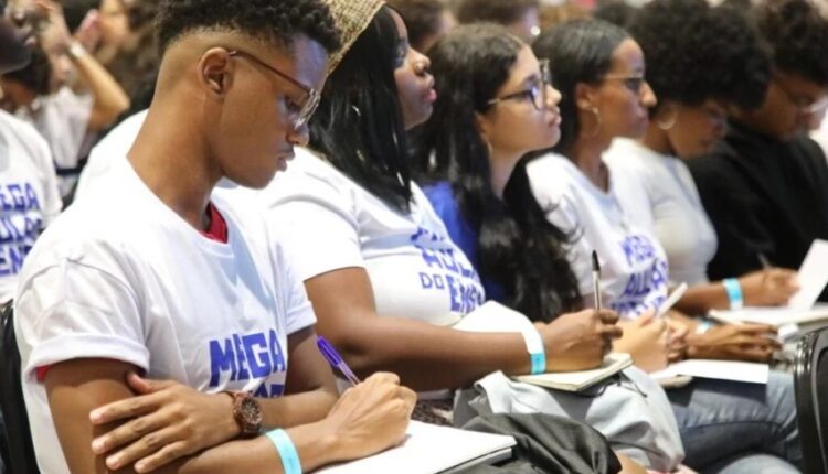 Estudantes em aulão preparatório