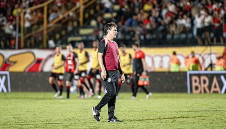 Banco de reservas de time de futebol durante partida