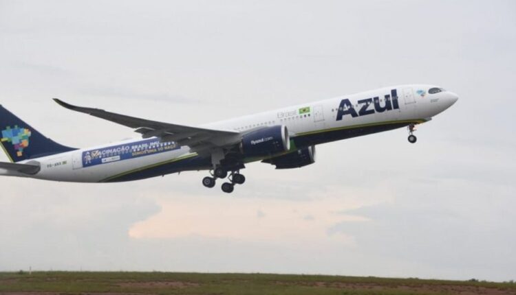 Avião da Azul decola