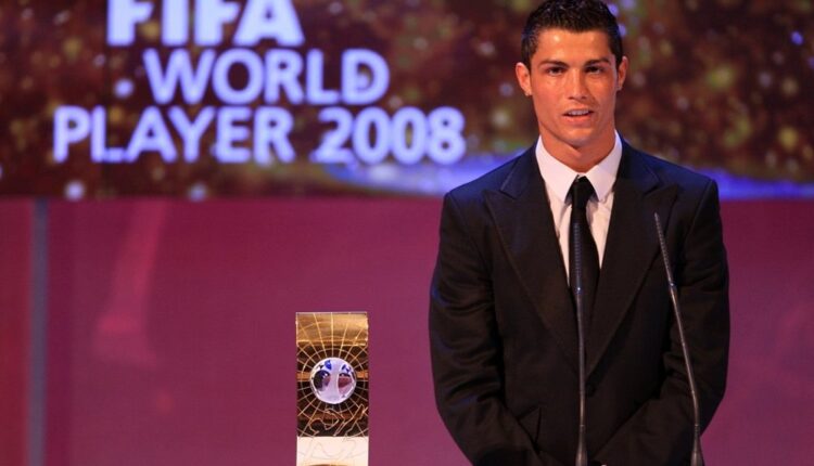 Cristiano Ronaldo recebe prêmio de melhor do mundo em 2008