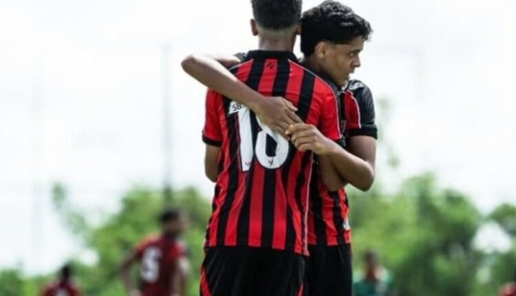 Jogadores das categorias de base do Vitória