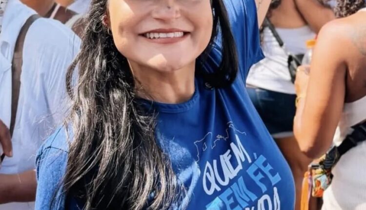 Prefeita de Lauro de Freitas, Débora Regis