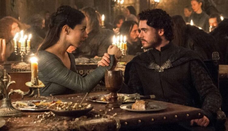 Cena de banquete à luz de velas da série Game of Thrones