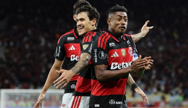 Jogadores do Flamengo comemoram gol